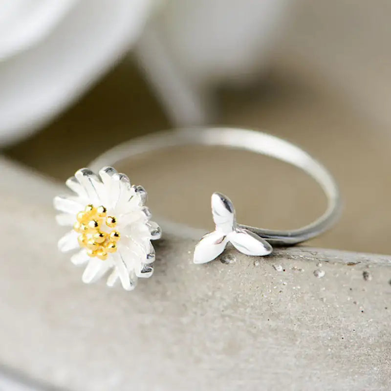 Vintage Daisy Flower Ring